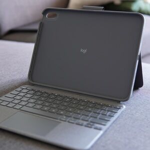 Logitech Combo Touch Keyboard for iPad 10th Gen